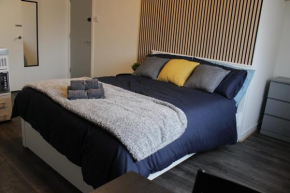 Superb Studio Flats in City Centre